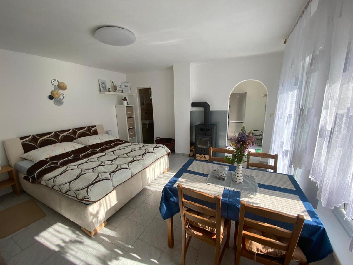 Apartman Beniskovec, Suchdol Nad Luznici Buitenkant foto