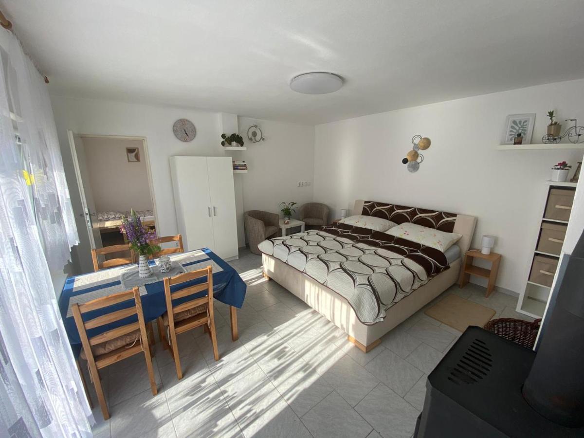 Apartman Beniskovec, Suchdol Nad Luznici Buitenkant foto